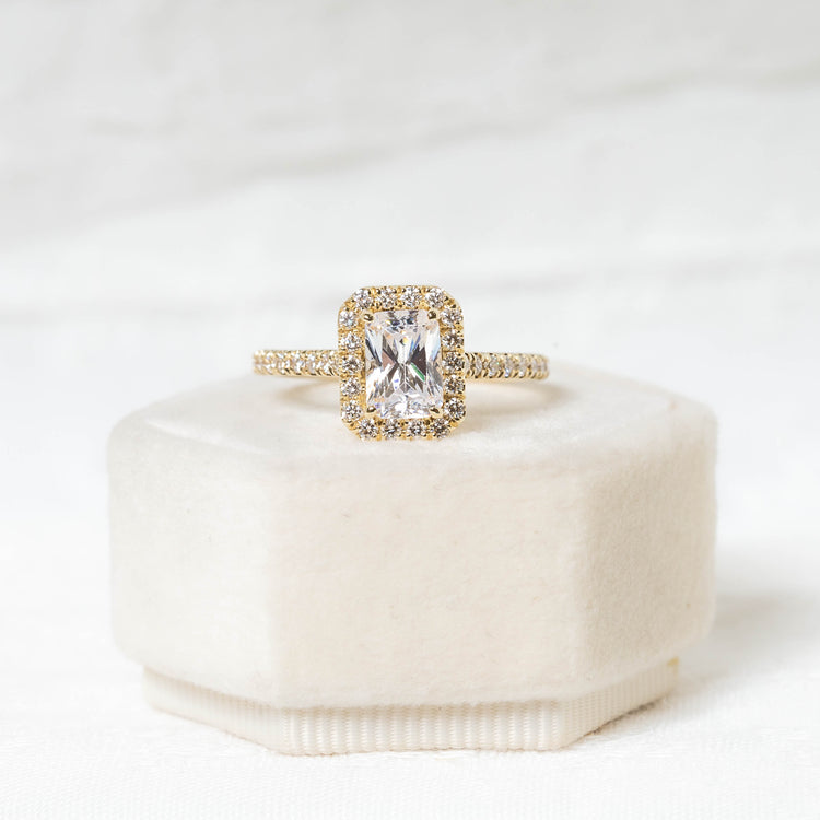 14ky Emerald-Cut Halo Diamond Ring