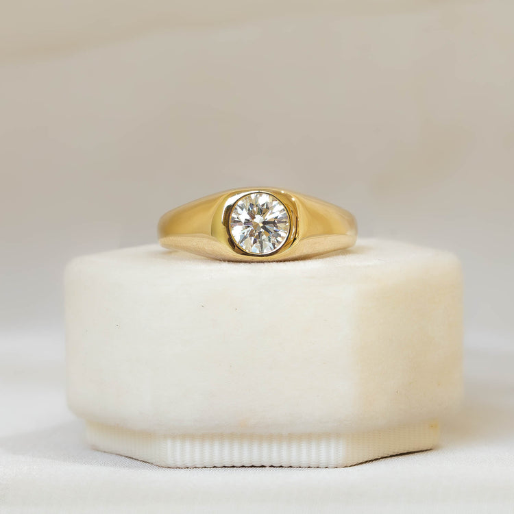 14ky Lab .82ct Round Diamond Signet Ring
