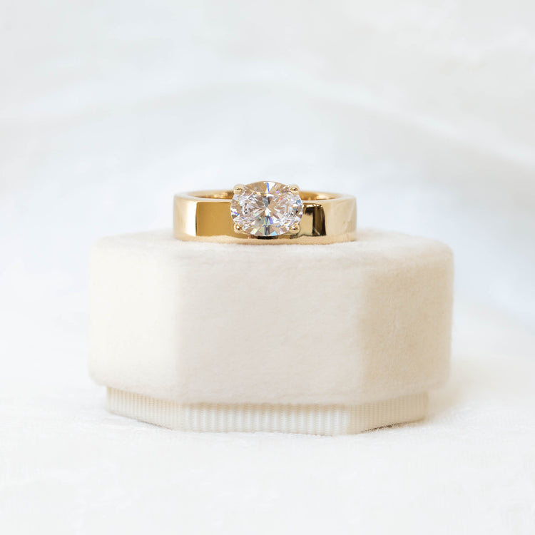 14ky Oval Off-Set Diamond Wide Ring