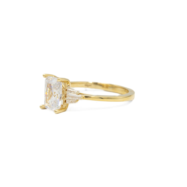 14ky .18ctw Emerald & Multi Tapered Baguette Diamond Ring