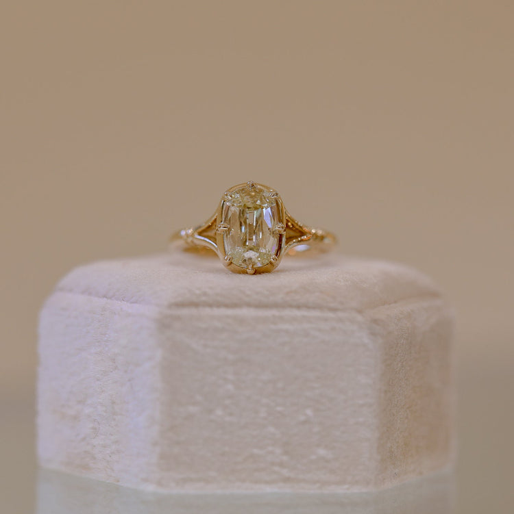 14ky 1.01ct Vintage Moval Crown Diamond Solitaire Ring