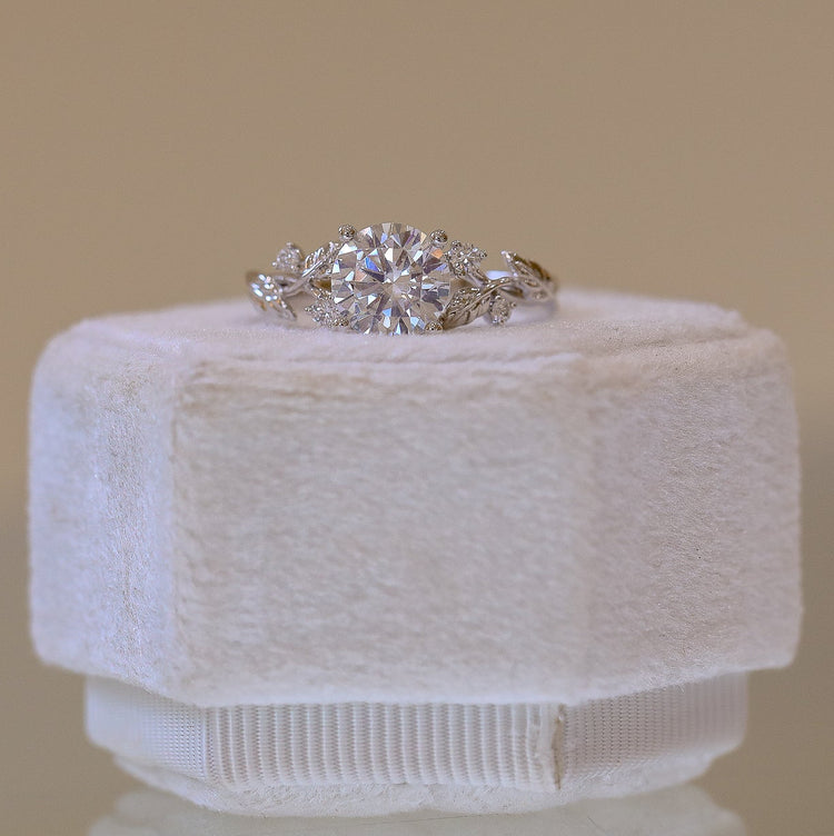 14kw .10ctw Diamond Double Leaf Ring