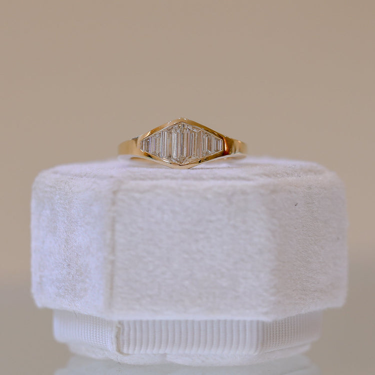 14ky 1.02ctw Trapezoid Graduated Channel Ring