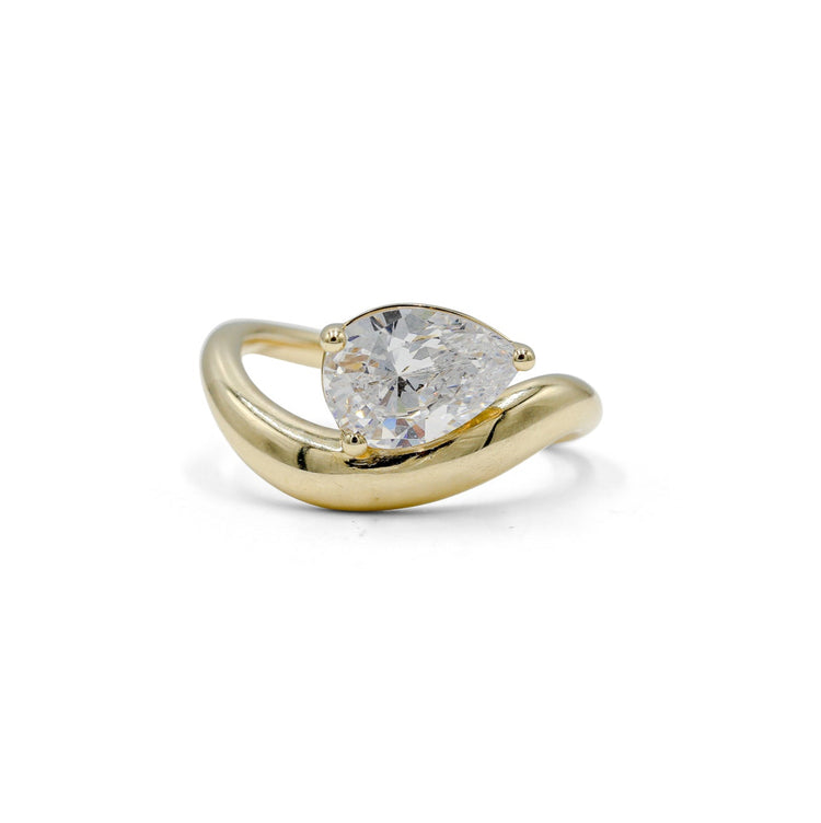 14ky Pear-Shape Off-set Diamond Ring