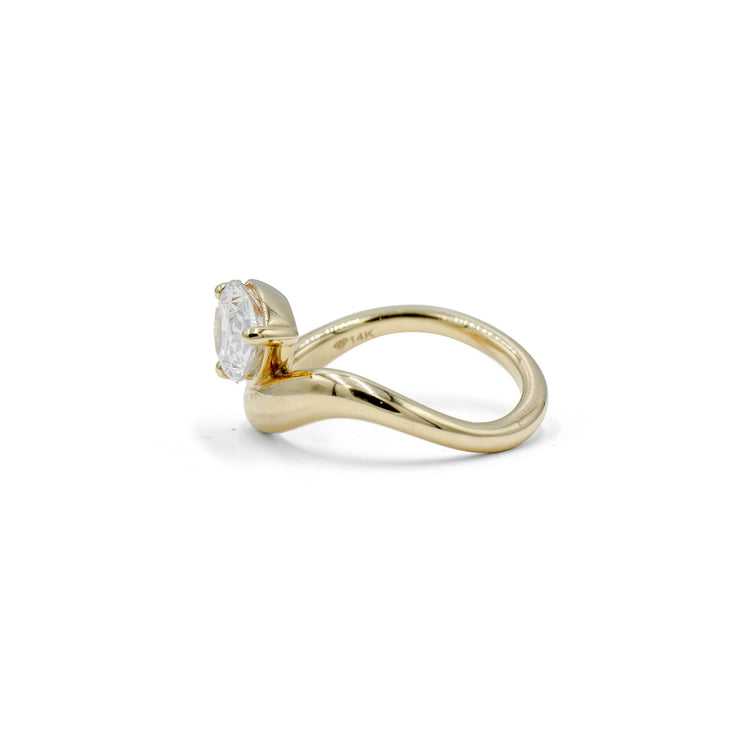 14ky Pear-Shape Off-set Diamond Ring