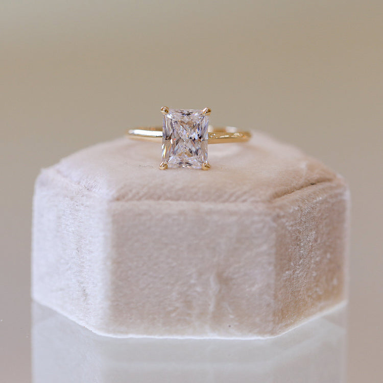 14ky Knife-Edge Radiant-Cut Diamond Ring