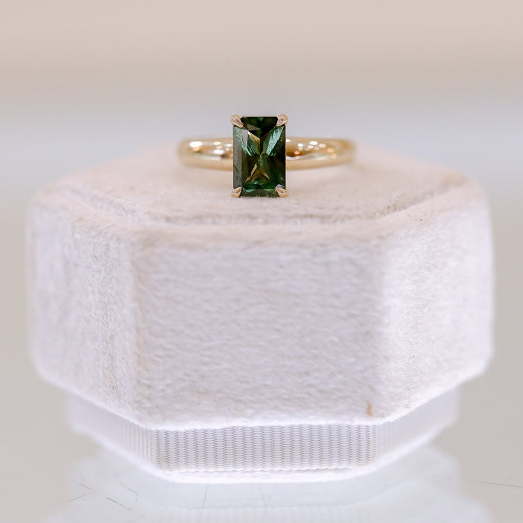 14ky 1.53ct RC Teal Sapphire 3.5mm Tapered Solitaire Ring