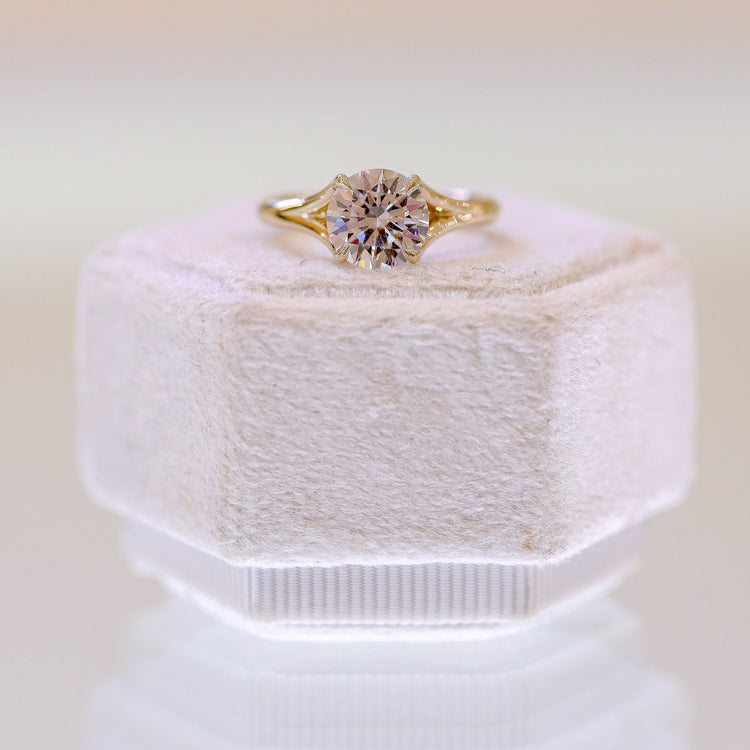 14ky Round Split Shank With Peek-A-Bo Diamond Ring