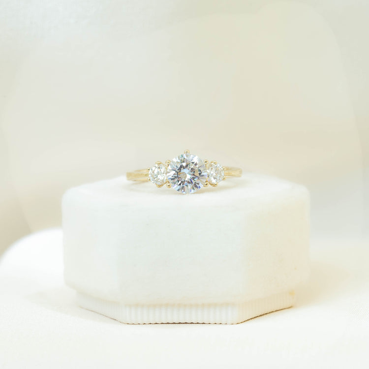 14ky .34ctw 6-Prong 3 Stone Round Diamond Ring