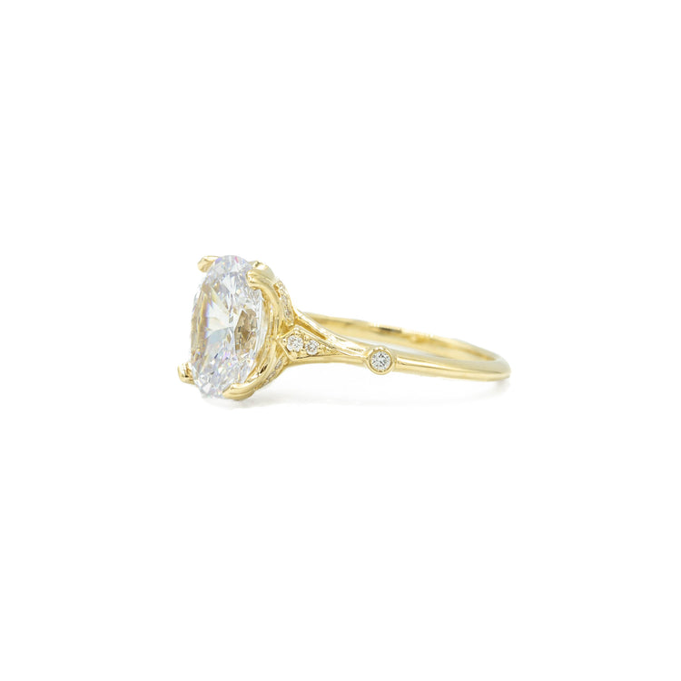 14ky .10ctw Oval-Cut Kite Diamond Cathedral Ring