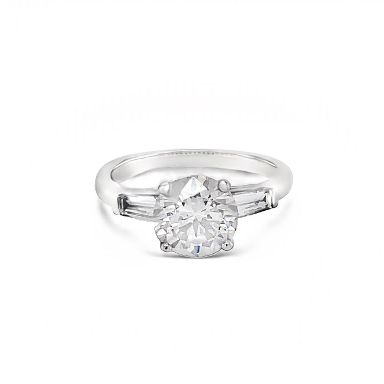 Round Briliant Three-Stone Ring