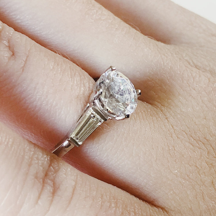 Round Briliant Three-Stone Ring