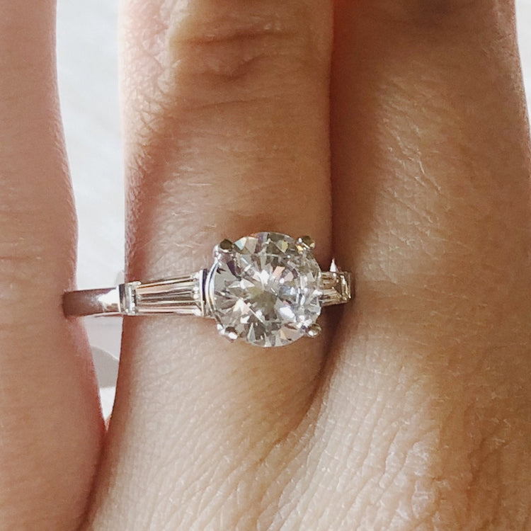 Round Briliant Three-Stone Ring