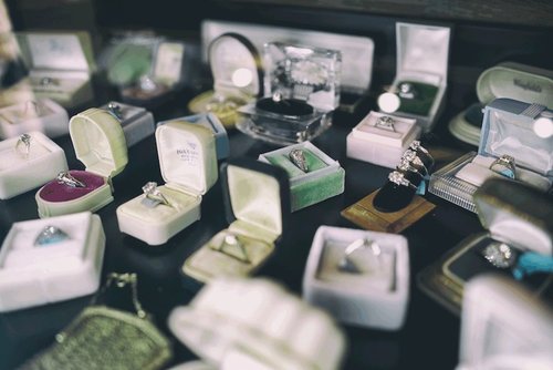 Guide to Buying Vintage Rings in Portland