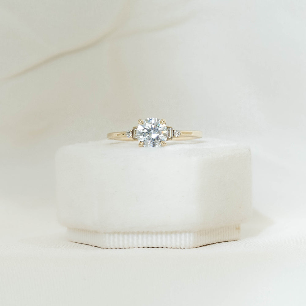14ky Round and Baguette Diamond Ring