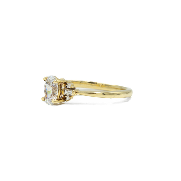 14ky Oval-Cut & Baguette Diamond Ring