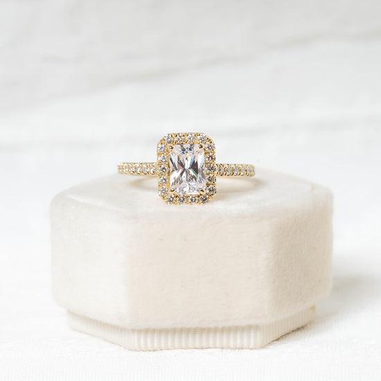 14ky Emerald-Cut Halo Diamond Ring