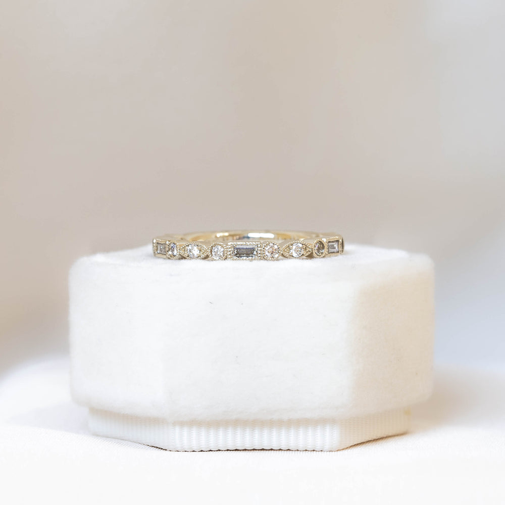 14ky Baguette & Round Alternating Pave Diamond Band
