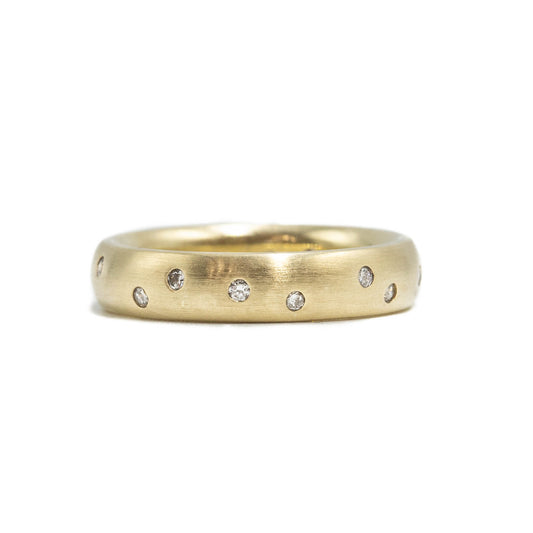 14ky Scattered Flush Diamond Band