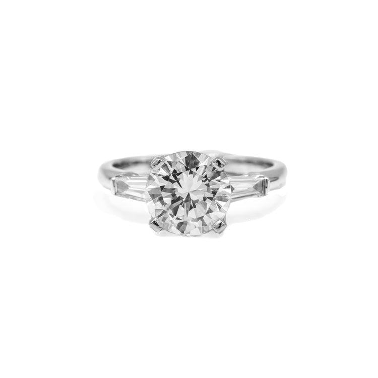 14kw Round & Tapered Baguette Diamond Ring