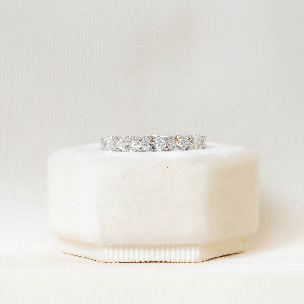 14kw 1.0ctw Oval Lab-grown Diamond Band