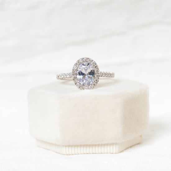 14kw Oval-Cut Halo Diamond Ring