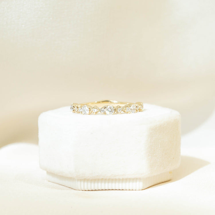 14ky Pear & Round Alternating Diamond Band
