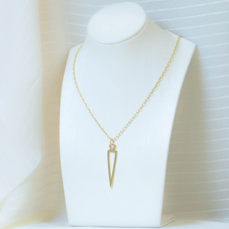 14ky Spear Pendant With Oval Link Chain