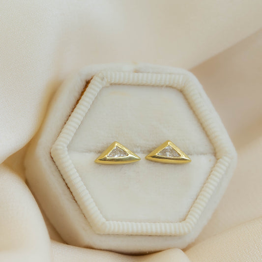 18ky Triangular Bezel Diamond Earrings