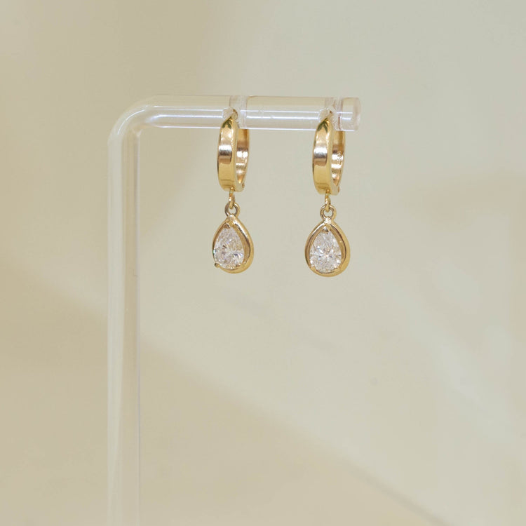 1.06ctw Pear- Shaped Diamond Dangle Earrings