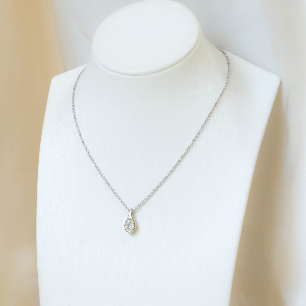 14kw .59ct Diamond Drop Necklace