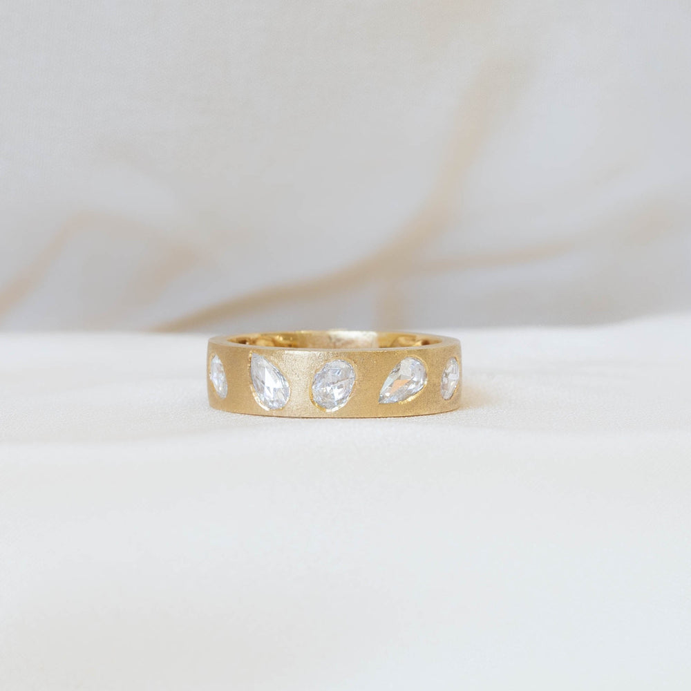 18kt Pear & Oval-Cut Diamond Wide Band