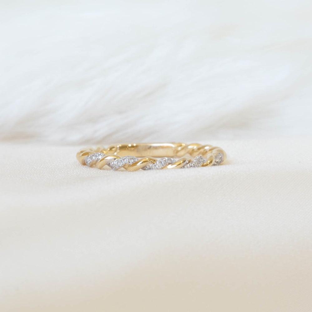Twist Diamond Band by Urbaetis