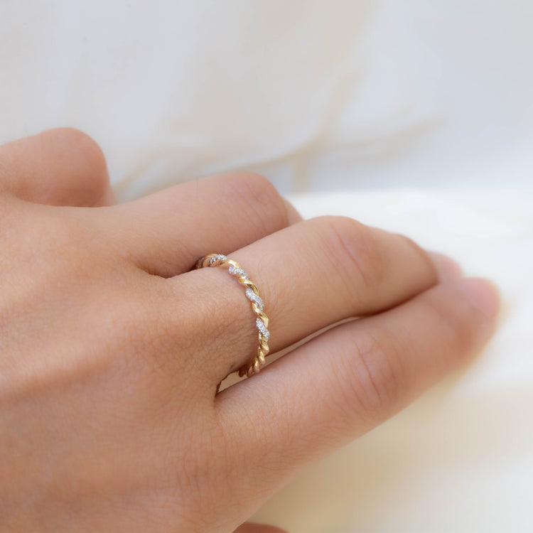 Twist Diamond Band by Urbaetis
