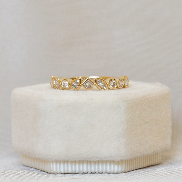 14ky Fancy Diamond Bezel Band