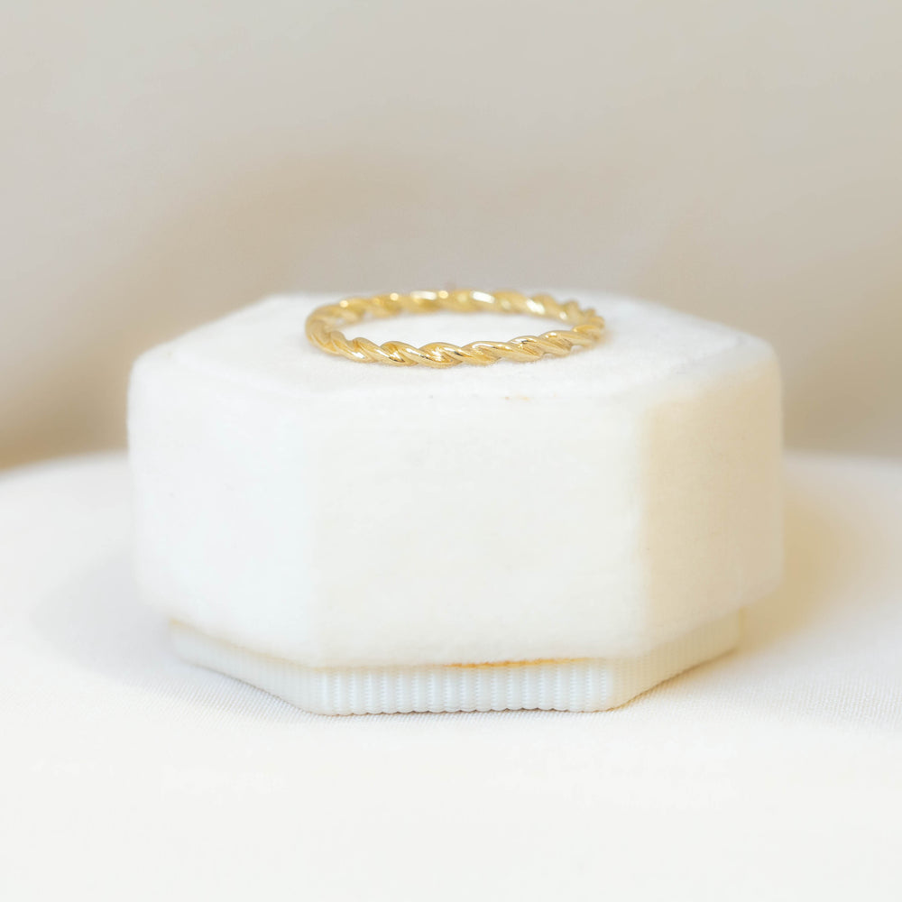 14kt Twist Gold Band