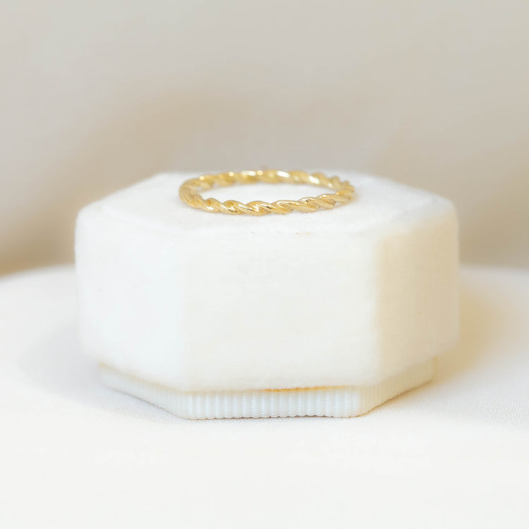 14kt Twist Gold Band