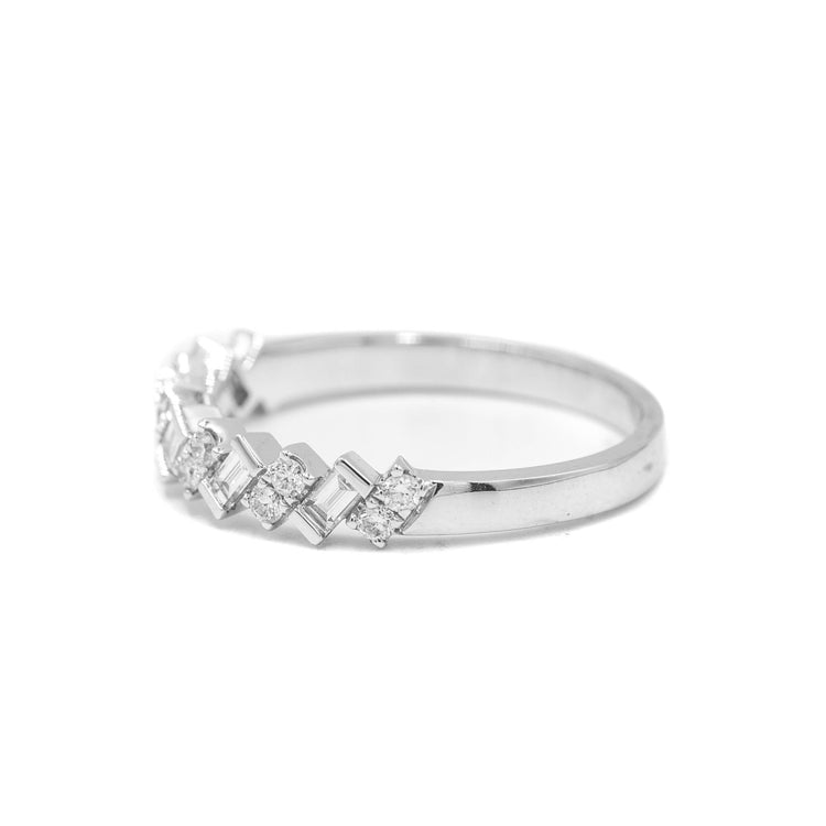 14kw Round & Baguette Diamond Diagonal Band
