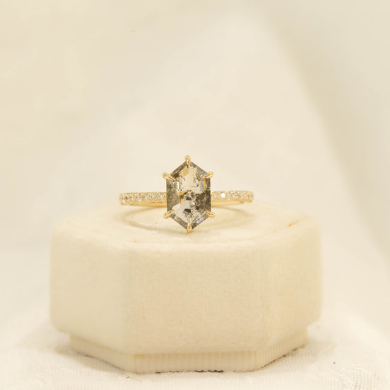 14ky 1.70ct Hexagon Salt & Pepper 