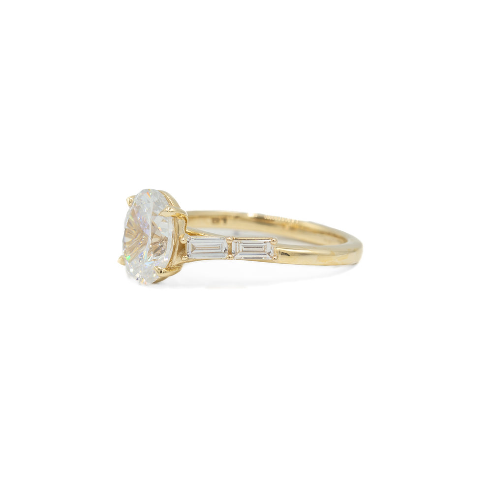 14ky Diagonal Oval & Baguette Diamond Ring