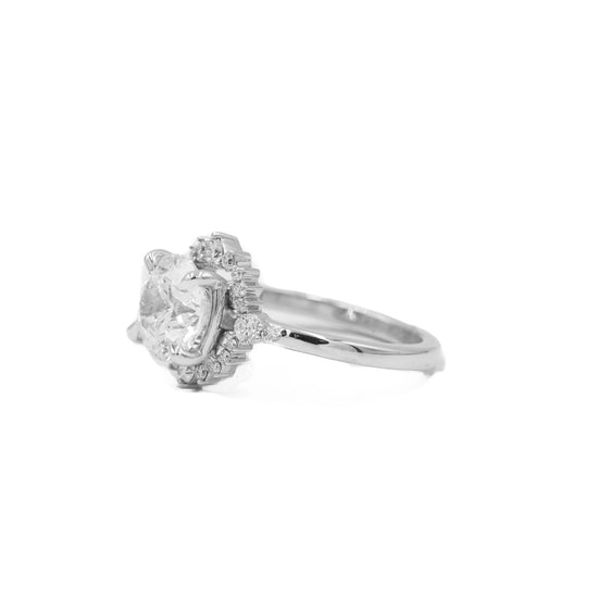 14kw .35ctw Starburst Halo Diamond Ring