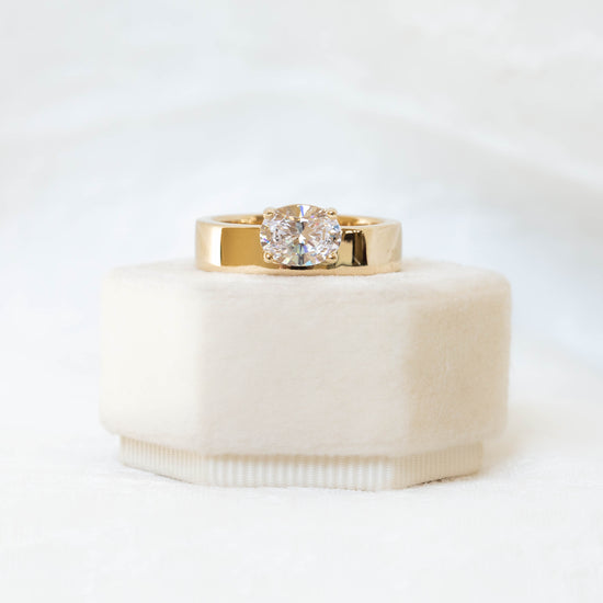 14ky Oval Off-Set Diamond Ring