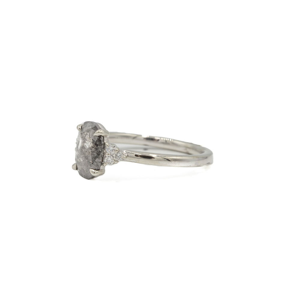 14kw .87ct Oval Salt & Pepper 