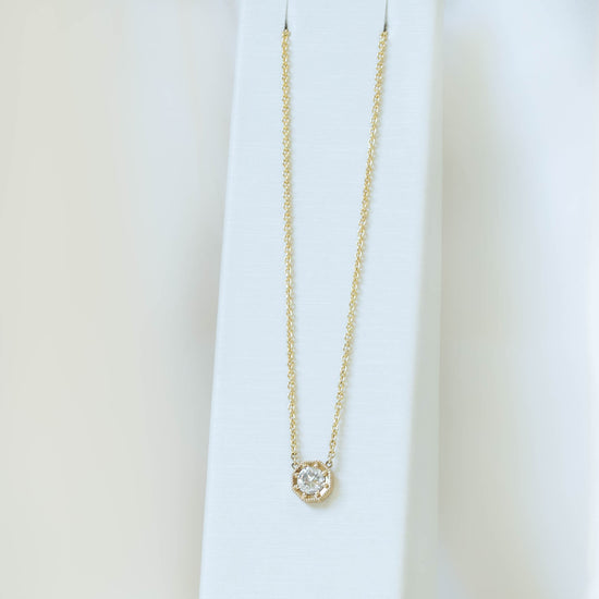 14ky Hex-Shaped Bezel Diamond Pendant