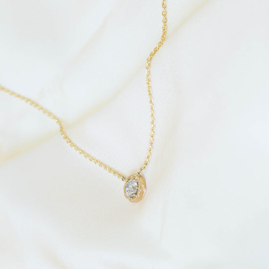 14ky Hex-Shaped Bezel Diamond Pendant