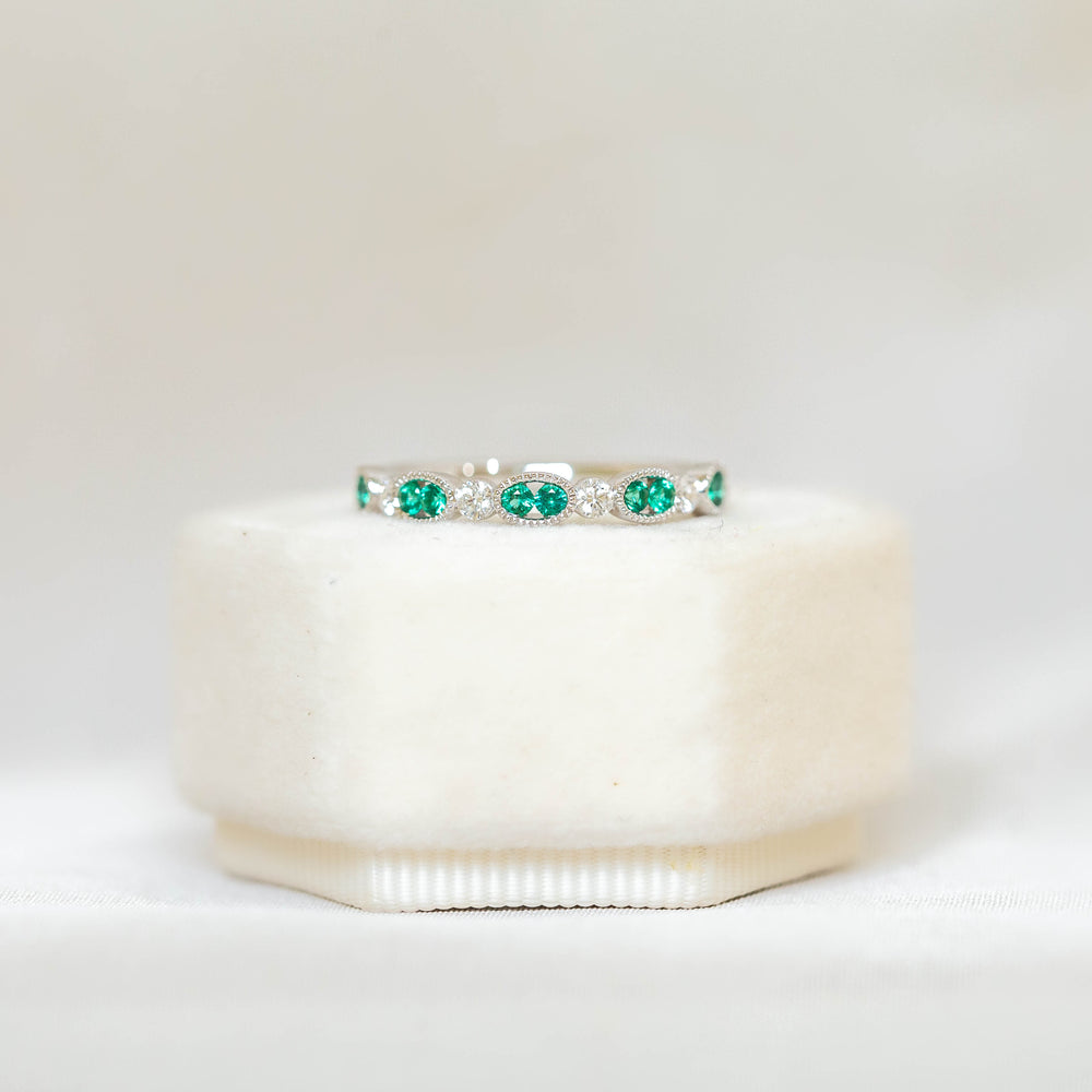 14kw Oval Bezel Diamond & Emerald Band