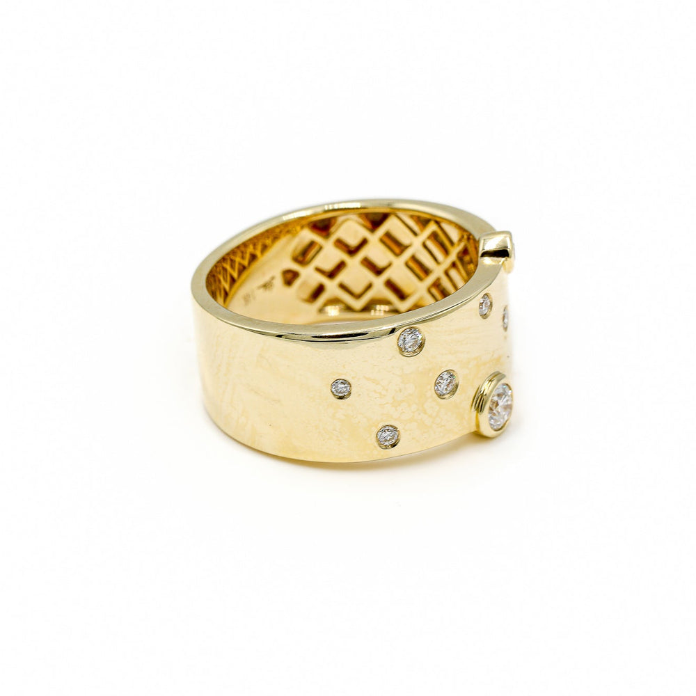 14ky 9.6mm .26ctw Round Bezel and Flush Scatter Band