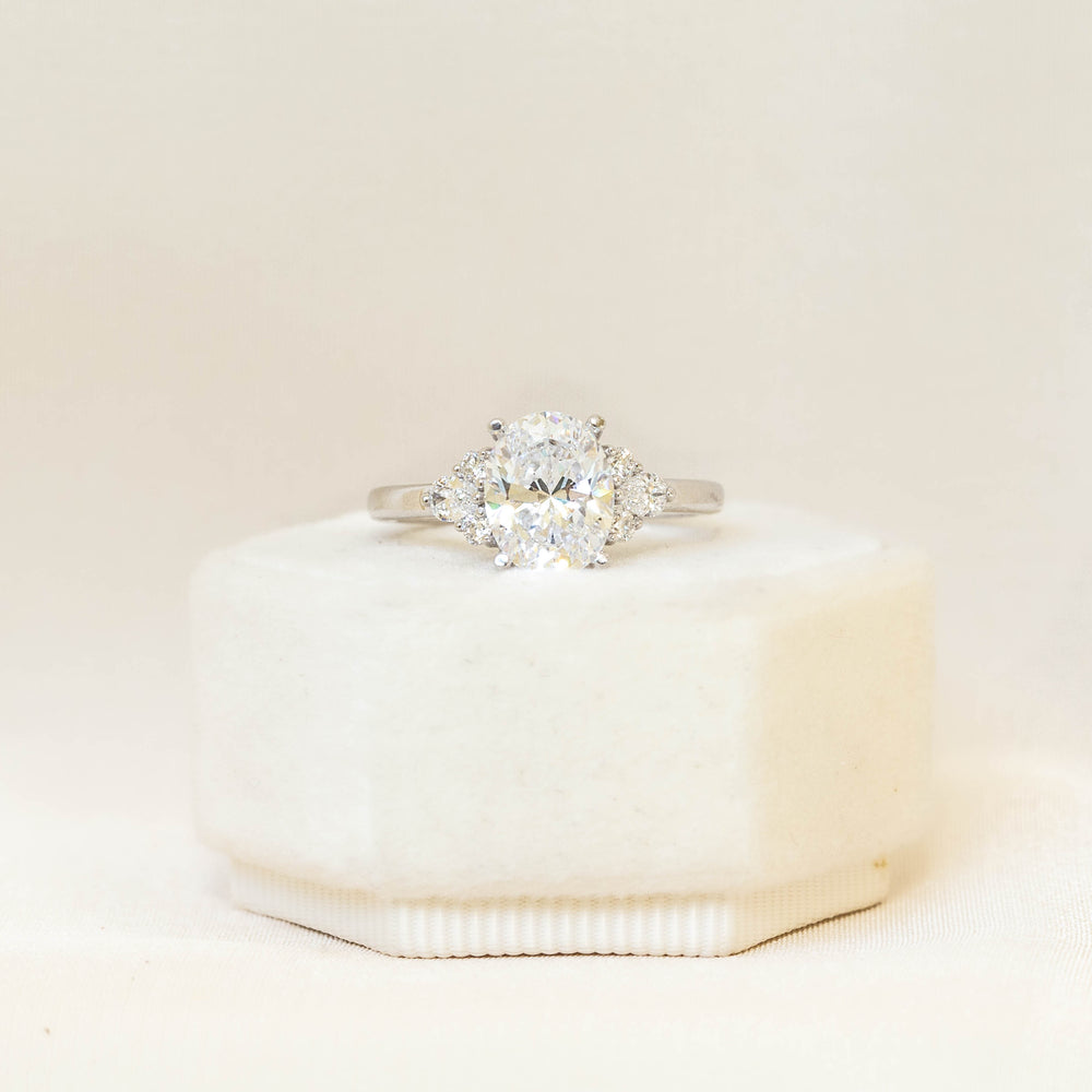 14kw Oval & Pear-Shaped Diamond Tapered Ring