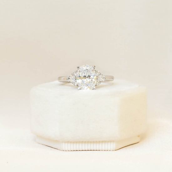 14kw Oval with Pear and Round Side Diamond Ring