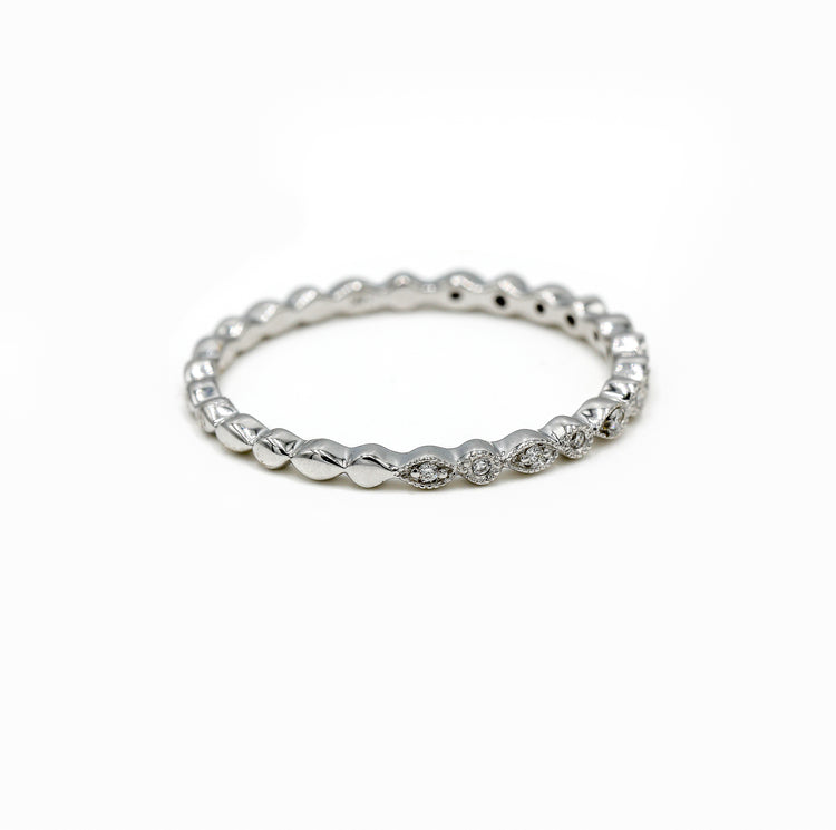 14kw .04ctw Marquise & Round Alternating Bezel Milgrain Band